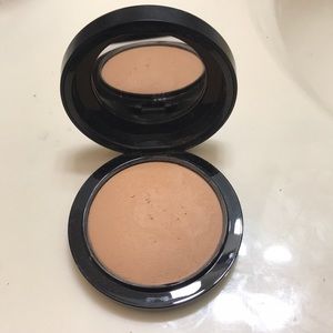 MAC Mineralize Skinfinish In Medium Tan